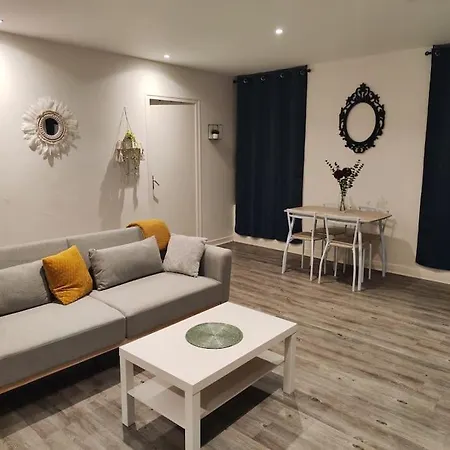Spacieux, Hyper Centre Avec Parking *